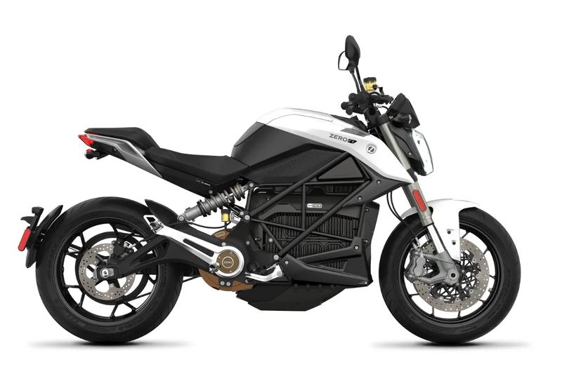 Różnice i podobieństwa między motorem a motocyklem – co warto wiedzieć?