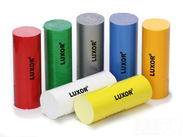 Jak skutecznie używać past polerskich do samochodu w walce z dużymi i małymi zarysowaniami?