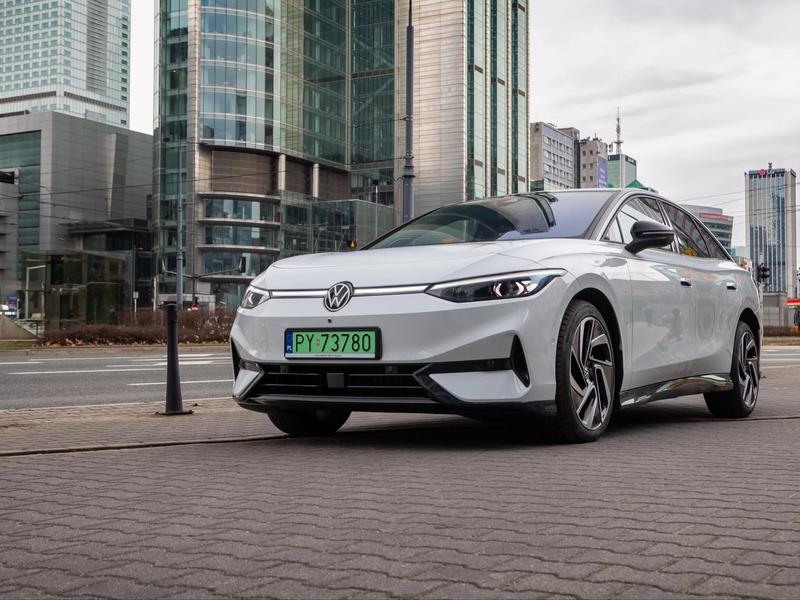 Preferencje Polaków dotyczące samochodów elektrycznych w 2021 roku: co wybrali?